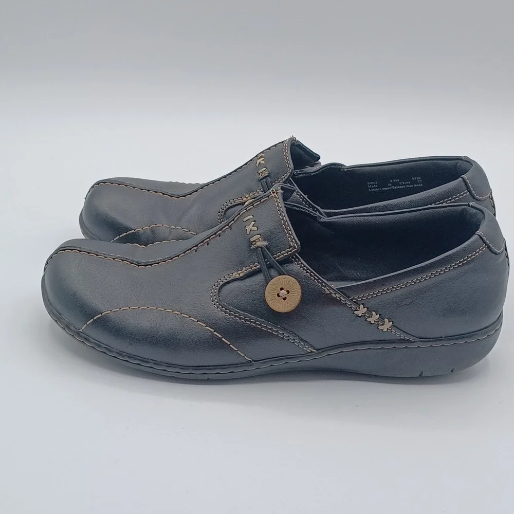 Clarks Bendables Slip On‎ Loafers Womens 9.5M Black Leather Button 35062 NEW